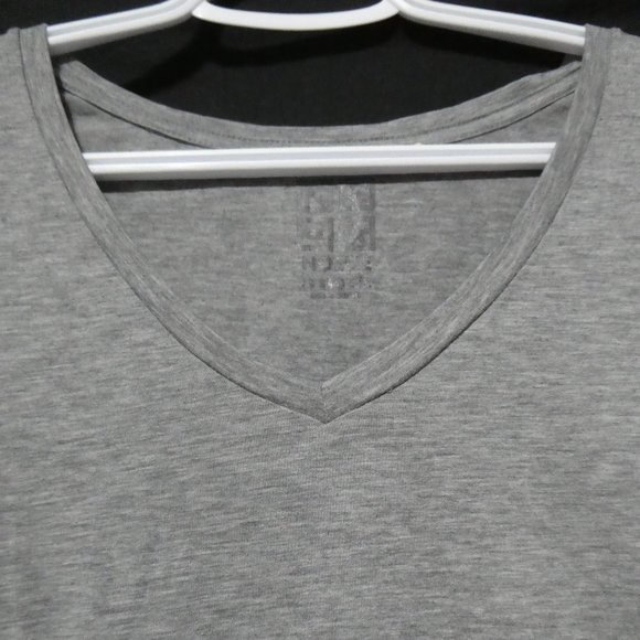 NOLLIE medium V-neck tee, EUC - Picture 4 of 10
